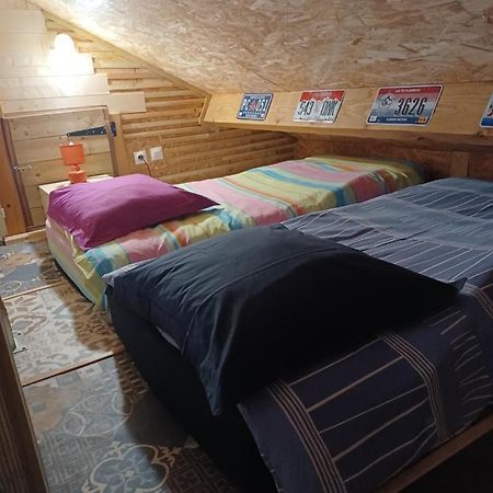 Chalet chaleureux avec parking garage motos, vélos La Chapelle-aux-Chasses Exterior foto