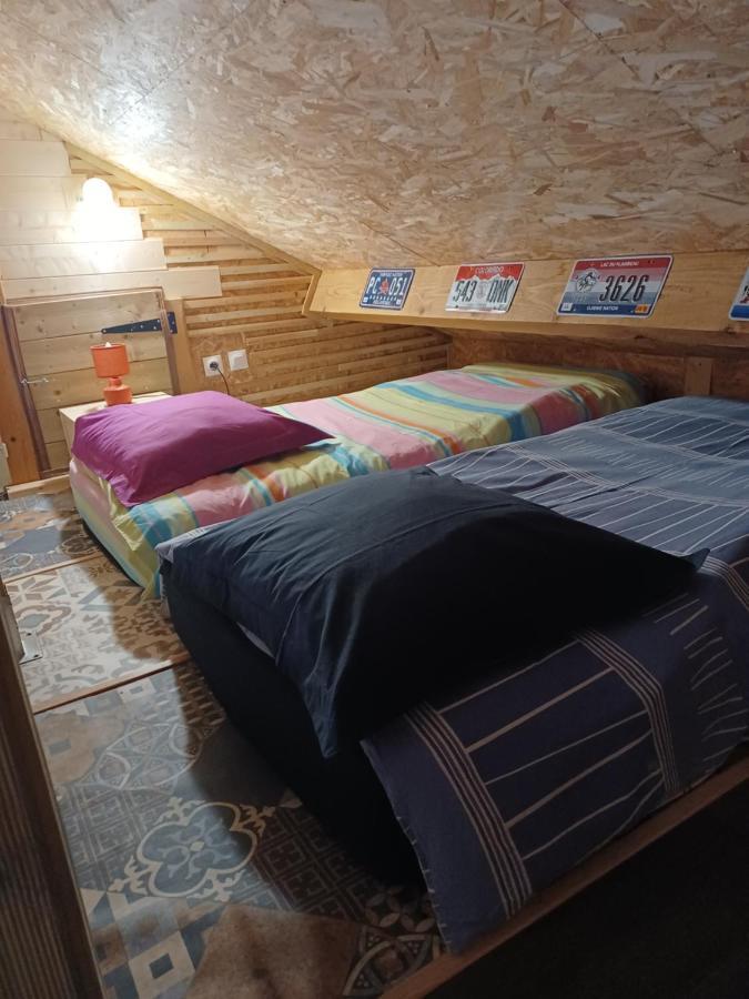 Chalet chaleureux avec parking garage motos, vélos La Chapelle-aux-Chasses Exterior foto